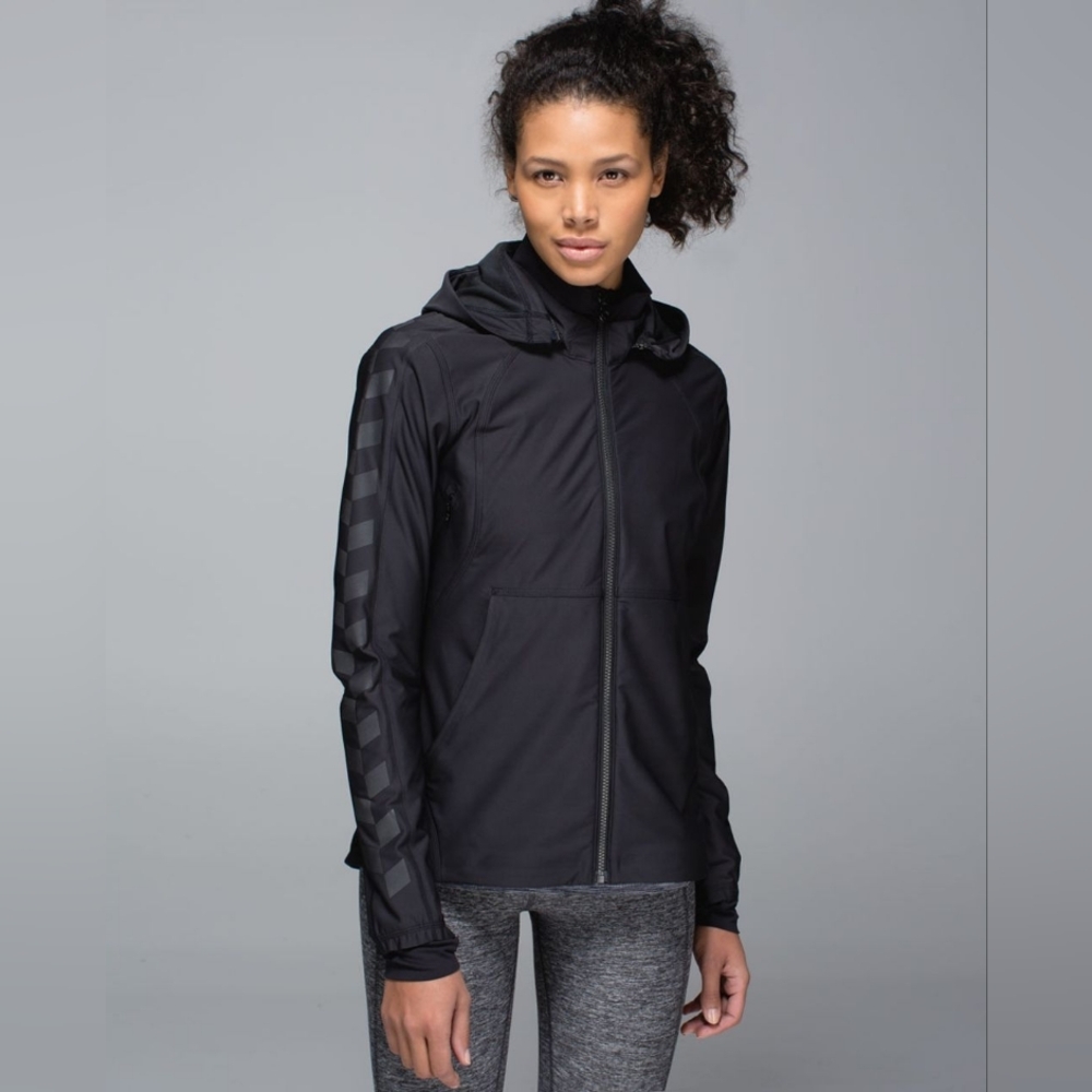 Lululemon Feelin’ Frosty Softshell Jacket – Black – Size 10